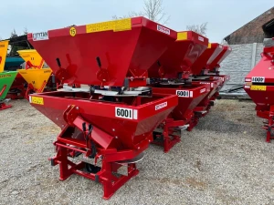 NOWOCZESNY ROZSIEWACZ DO NAWOZÓW  TYTAN  STRUMYK  600 litrów